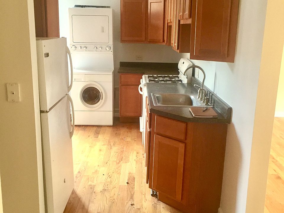1st image of 910 W Oakdale Ave APT 001S