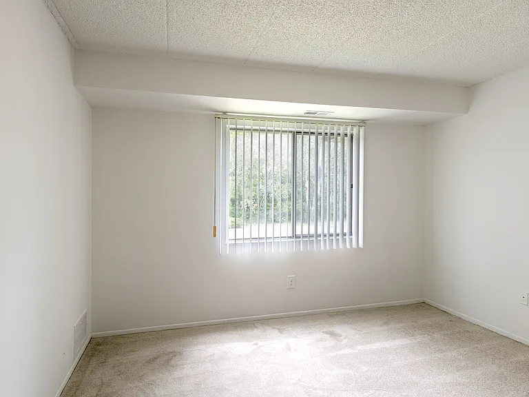Riverside Village Apartments — Photo 64