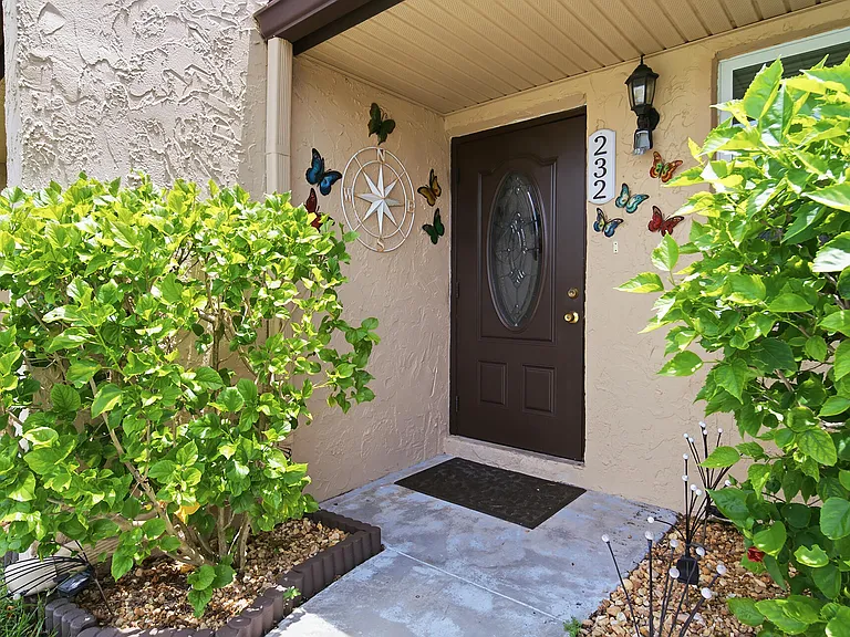232 Lake Meryl Dr — Photo 3
