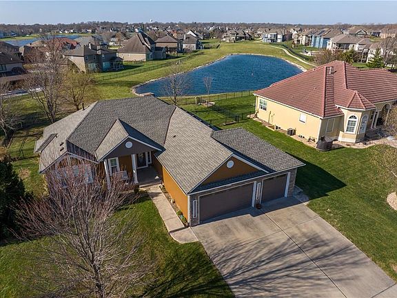 4th image of 4612 SW Gull Point Dr