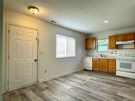 3rd image of 10443 Bellefontaine St #A