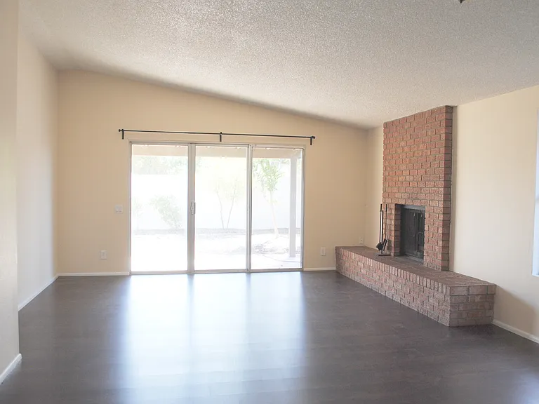 2121 N Villas Ln — Photo 19