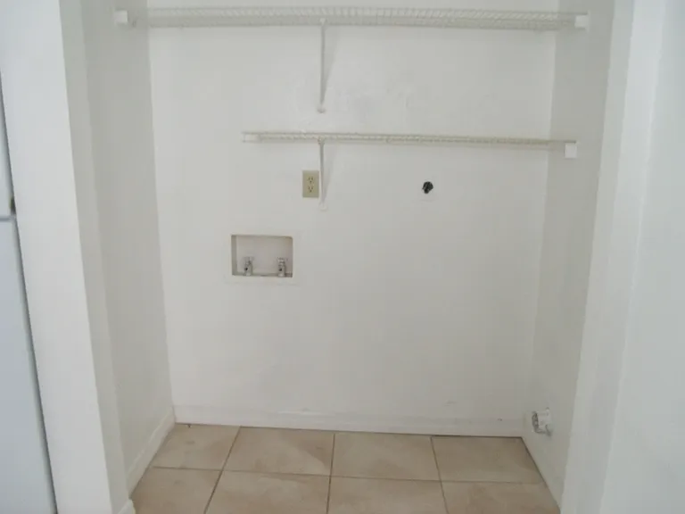 915 Shirley Ann Trl #915 — Photo 2