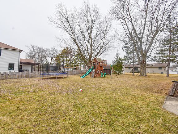 3rd image of 8634 Monfort Dr