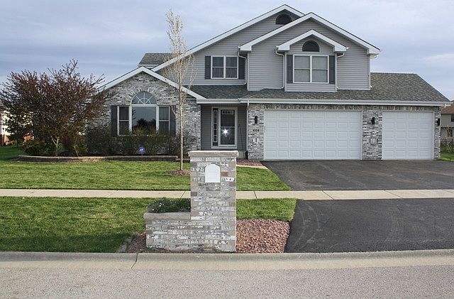 1st image of 1028 Louise Ln