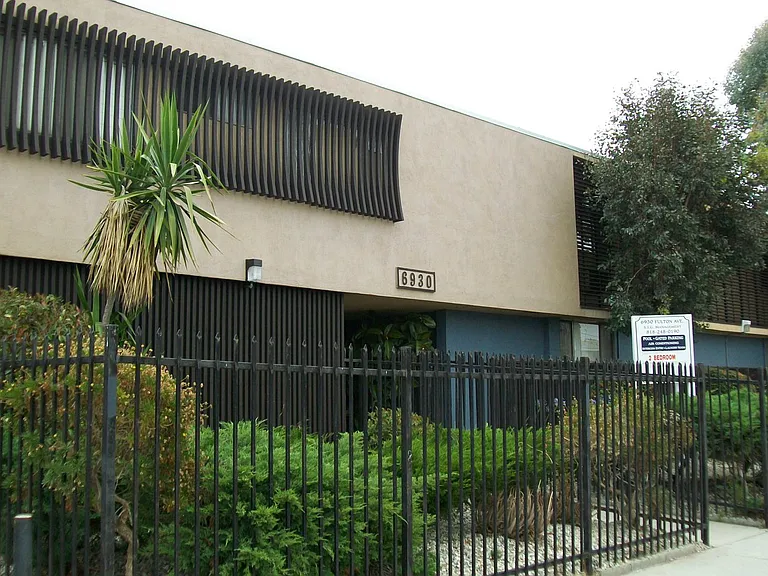 6930 Fulton Ave — Photo 2