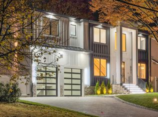 801 Godwin Rd, Paramus, NJ 07652