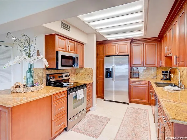 1289 NE Ocean Blvd #6 — Photo 14