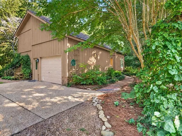 1546 Moores Point Rd, Suffolk, VA 23436