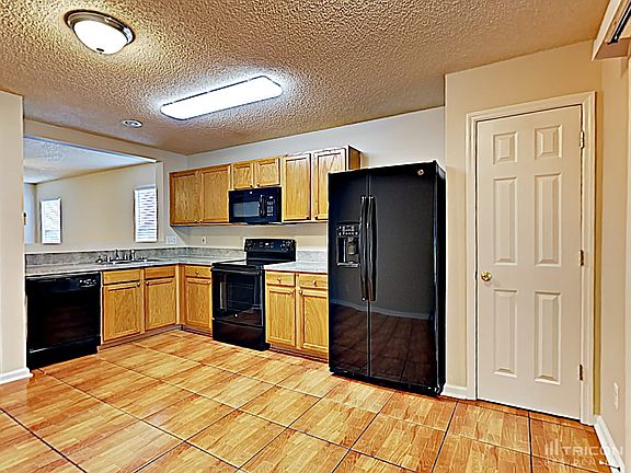 5th image of 2434 E Brian Lakes Dr