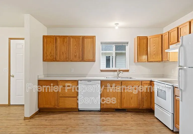 408 Rice Ln — Photo 4