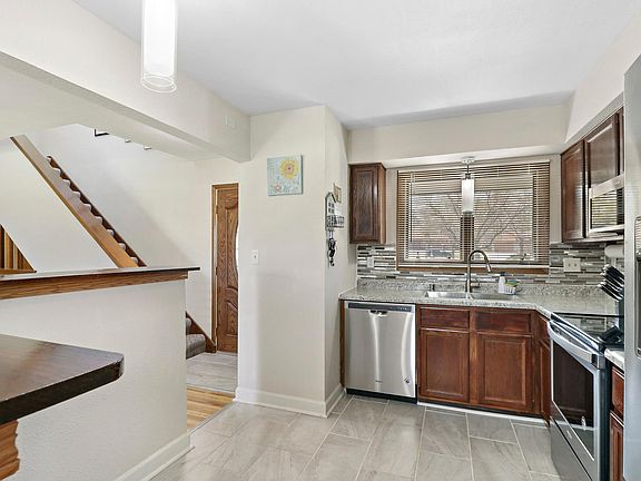 3rd image of 5012 S Stonehedge Dr