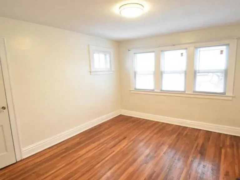 2667 Indianola Ave — Photo 13