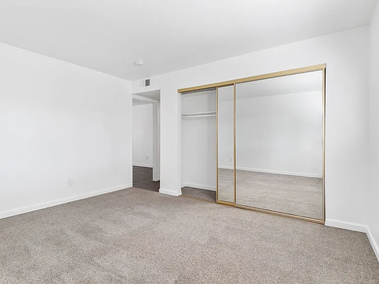 Bonita Heights Apartments — Photo 17