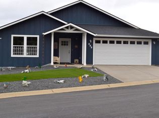 328 Cedar Ridge Dr, Cave Junction, OR 97523