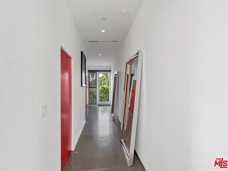 611 N Bronson Ave #10 — Photo 18