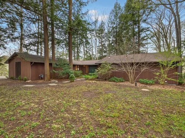 4285 Balcomb Mill Cir, Syracuse, NY 13215