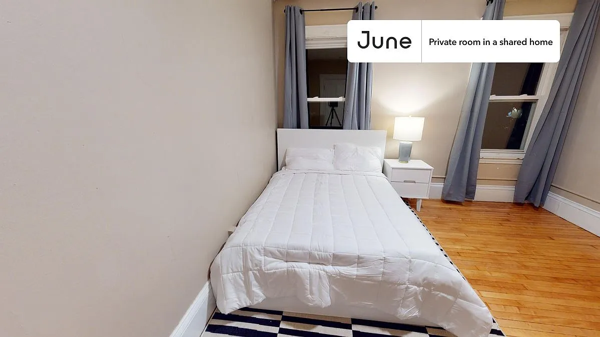 Full bedroom in 6 bed/2 bath home in Brighton #1301 E — Photo 1