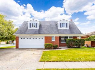 21124 Bayside St, Saint Clair Shores, MI 48081