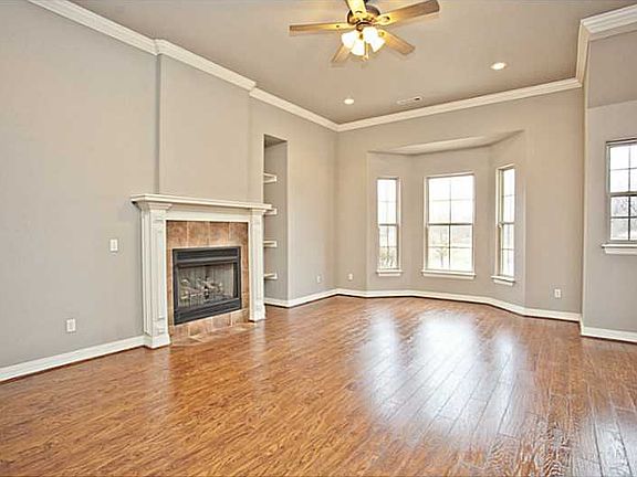 4th image of 301 Camden Dr