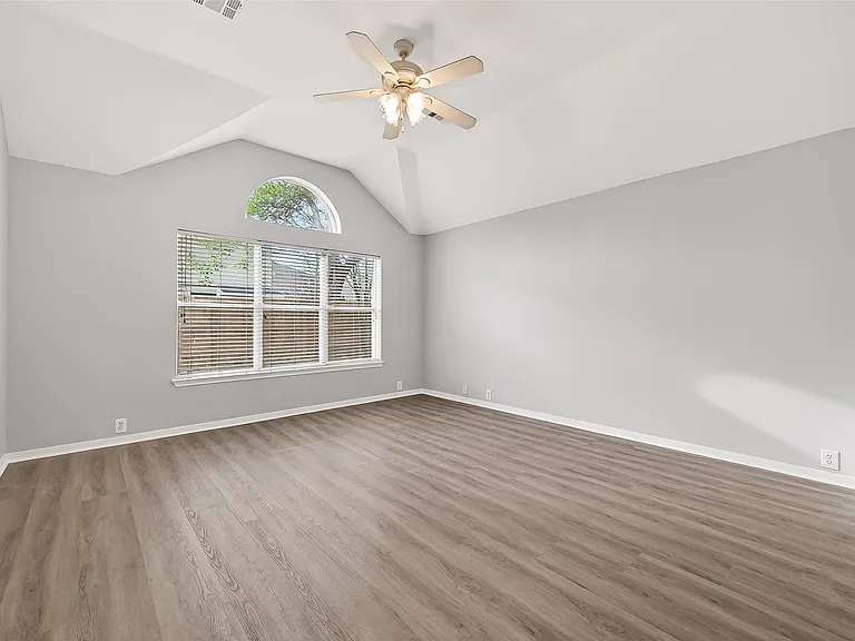 3135 Silver Cedar Trl — Photo 32