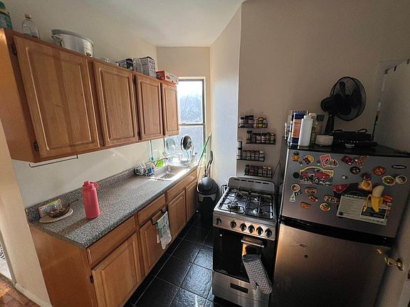 2nd image of 536 E 5th St APT 20