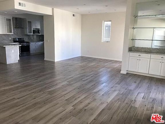 3rd image of 1654 Greenfield Ave #101