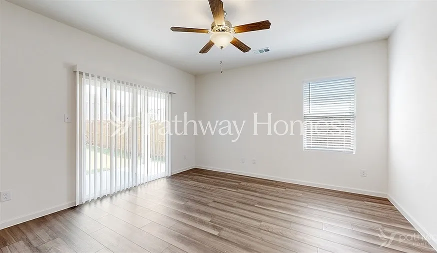 4 bed, 2.0 bath, 1802 sqft, $2,325 — Photo 3