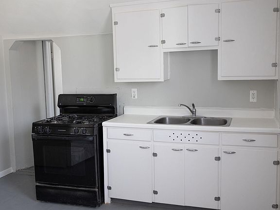 3rd image of 19 Washington St