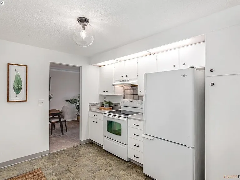8205 SW Laurel St — Photo 8