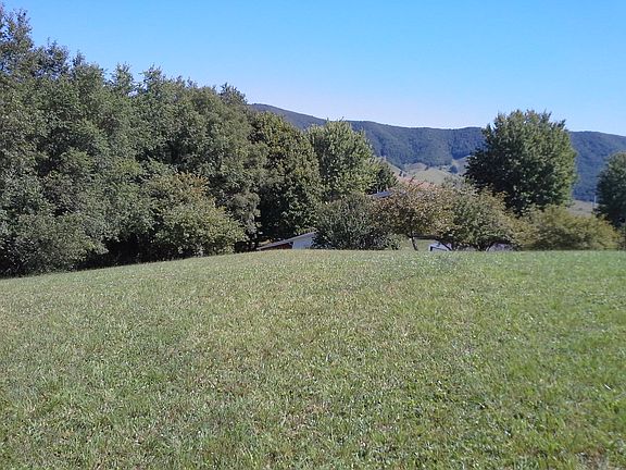 2nd image of Camelot Dr #32