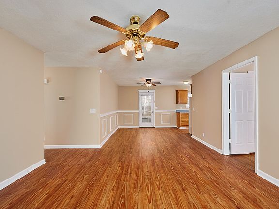 3rd image of 124 Greystone Dr