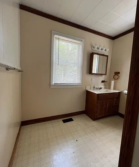 3920 Foresthill Ave — Photo 16