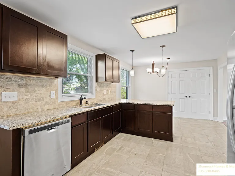 1235 Berwick Trl — Photo 8