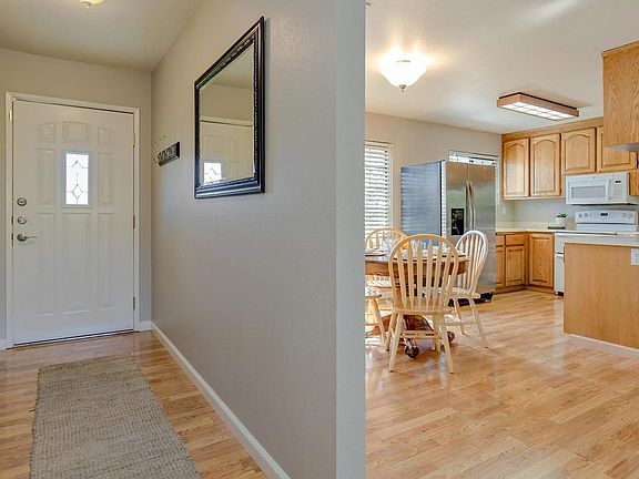 2nd image of 220 Teton Pl