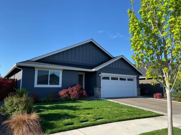 2853 SW Eastwood Ln, Grants Pass, OR 97527