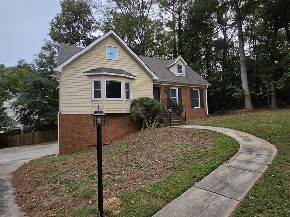 1035 Walker Ct NE