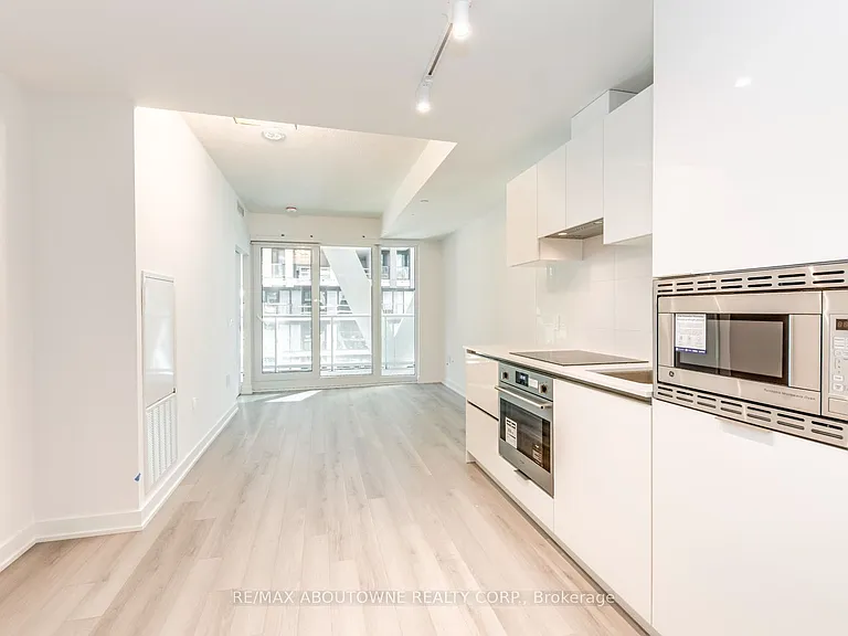 230 Simcoe St #1327 — Photo 4