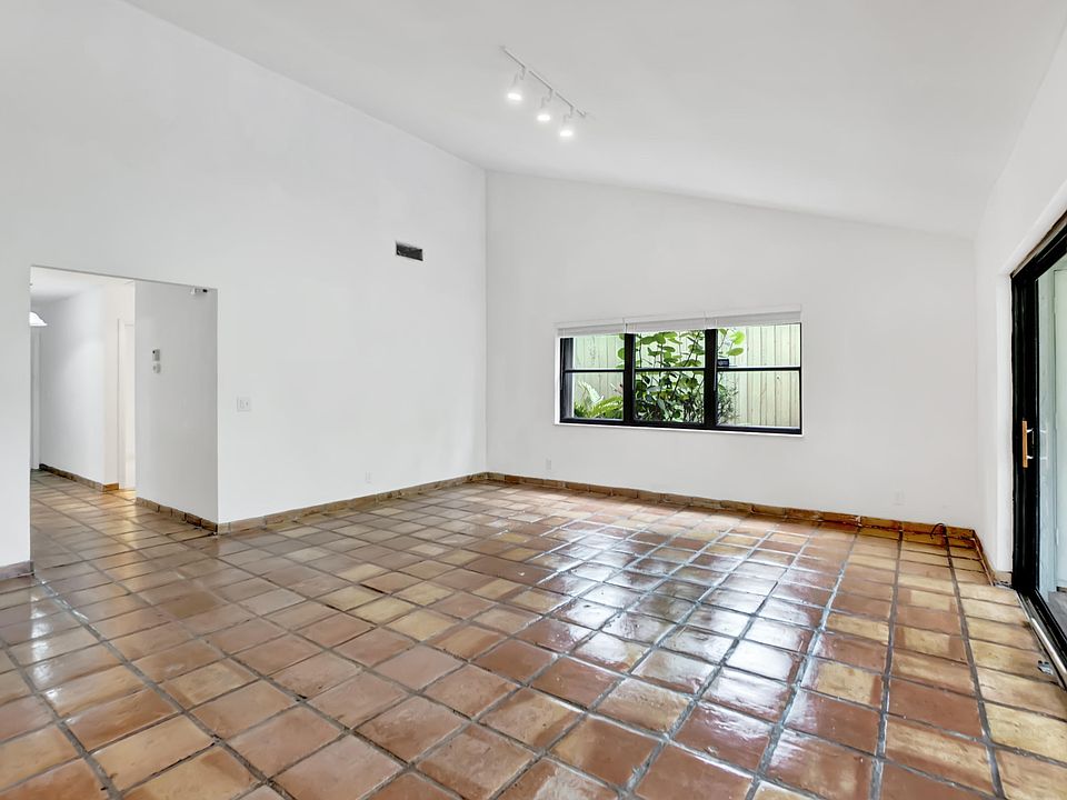 Home For Sale In GOLFVIEW COLONY