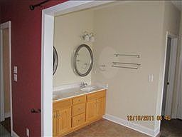 5th image of 1005 Meadowood Ln