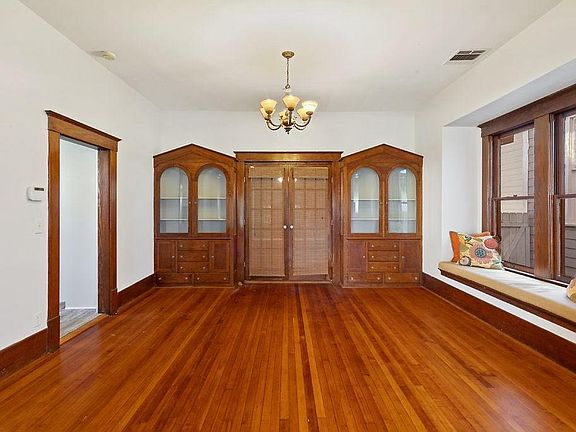 5th image of 1131 Hodges St