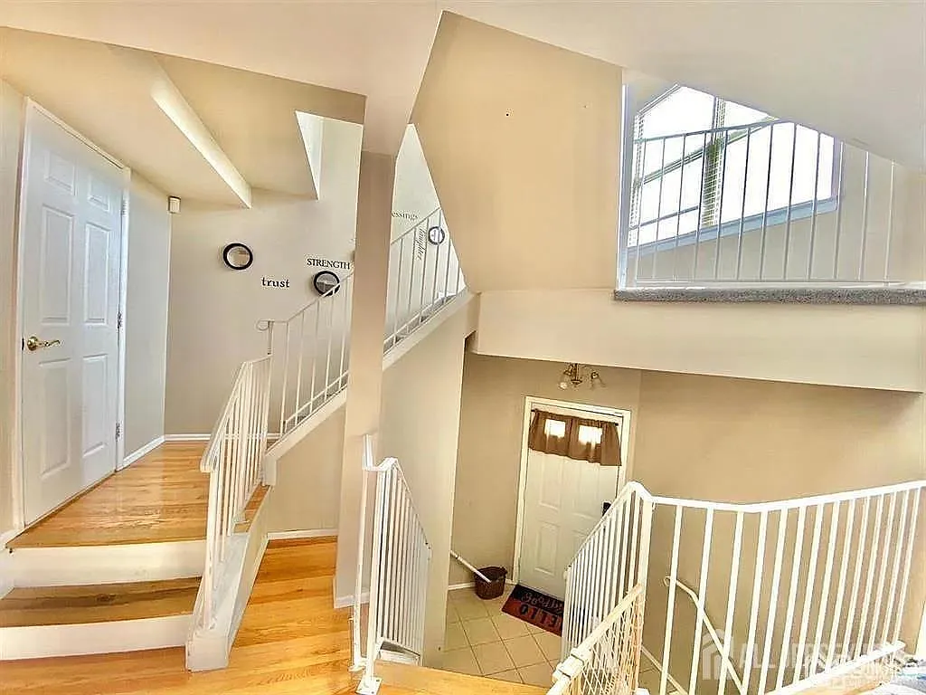 3 bed, 2.5 bath, 1685 sqft, $3,400 — Photo 4