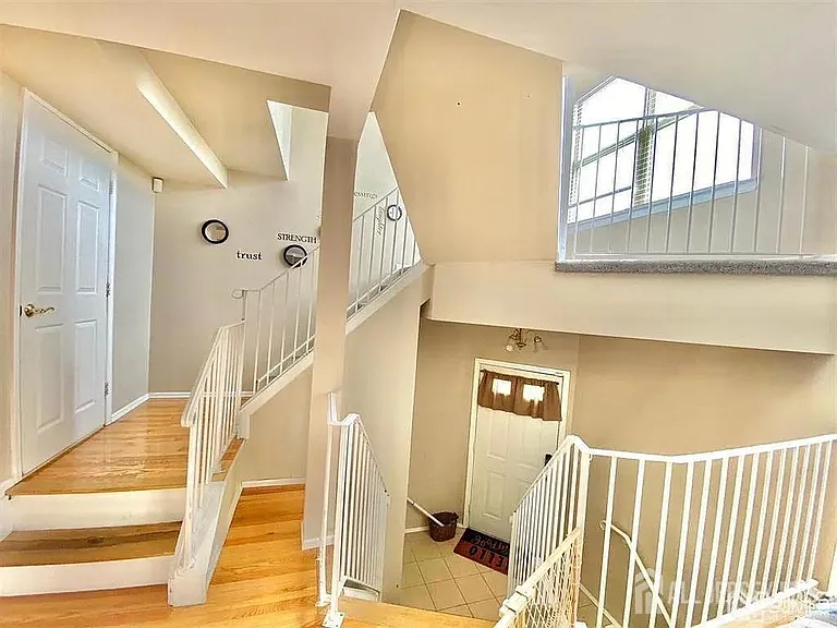 790 Harbortown Blvd — Photo 4