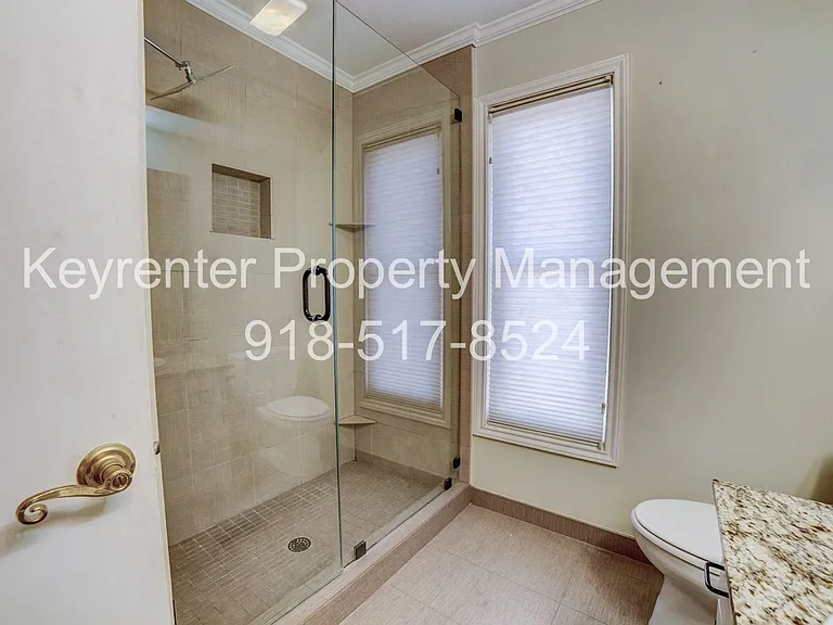 1303 S Lawton Ave #E — Photo 19