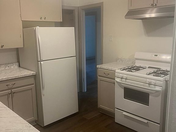 3rd image of 1625 Graham St