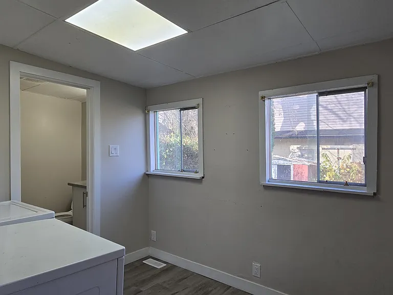 75 Rogers Ave — Photo 14