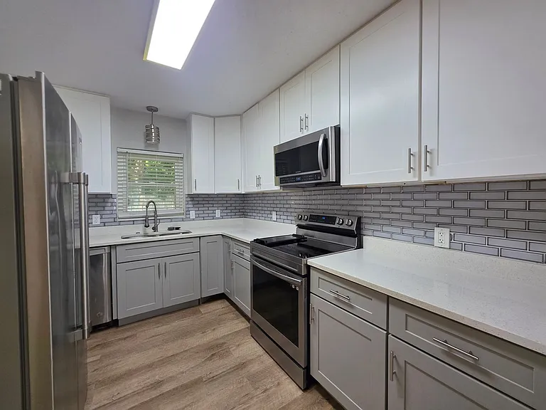 109 Reed Rd — Photo 7