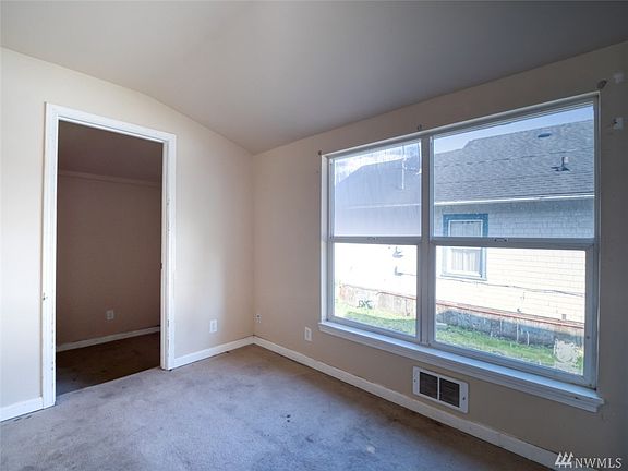 5th image of 233 Eklund Ave