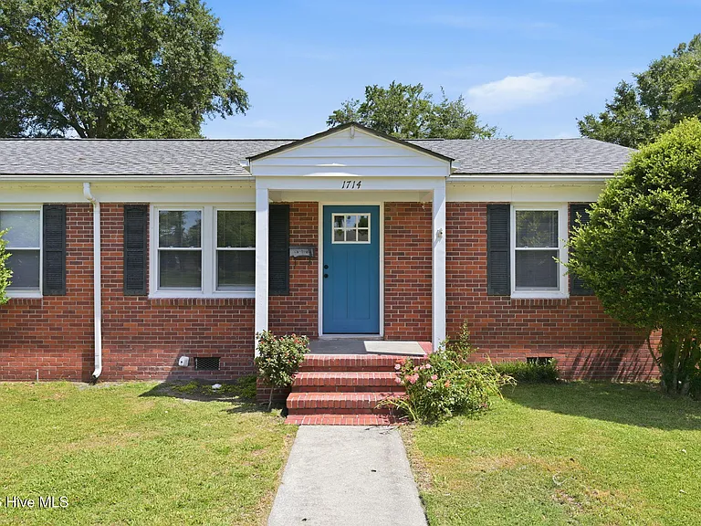1714 Lucerne Way — Photo 1