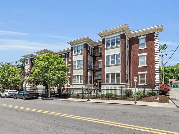 4th image of 200 E 43rd St APT 200